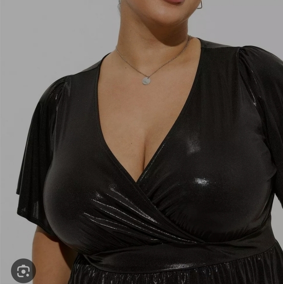 Torrid NWT Liquid Shine Deep Black Glossy Surplice Peplum Blouse Medium - Picture 2 of 11